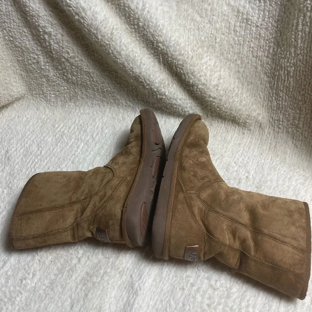 UGG Australia Mayfair Brown Suede Shearling Boots SZ6 side zipper rubber soles.